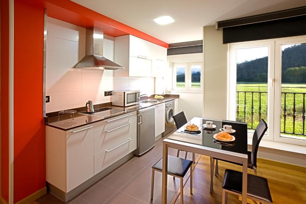 Apartamentos Spa Villa Pasiega Hoznayo Quarto foto