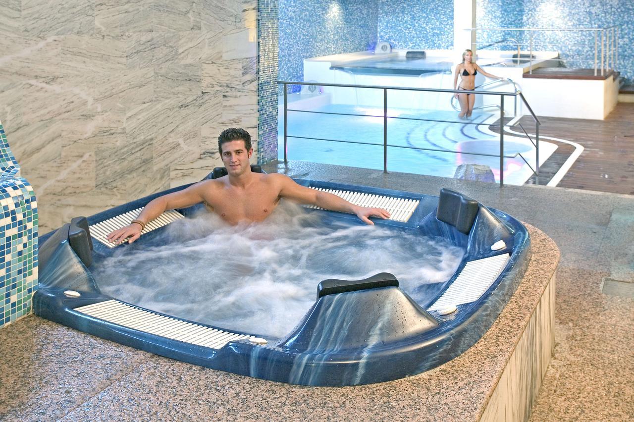 Apartamentos Spa Villa Pasiega Hoznayo Quarto foto
